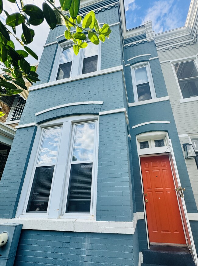 Building Photo - 1332 E St NE