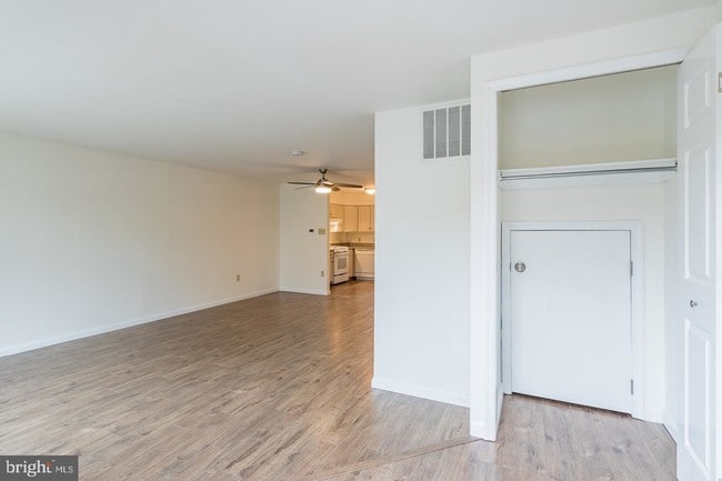 Building Photo - 207 Maple Glen Cir