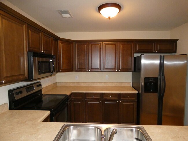 Building Photo - 2472 Ridgemont Dr