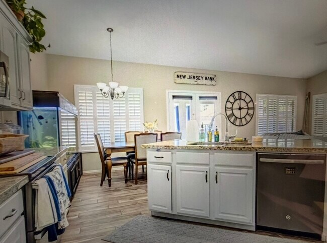 Cocina y no - 2913 E Runaway Bay Pl