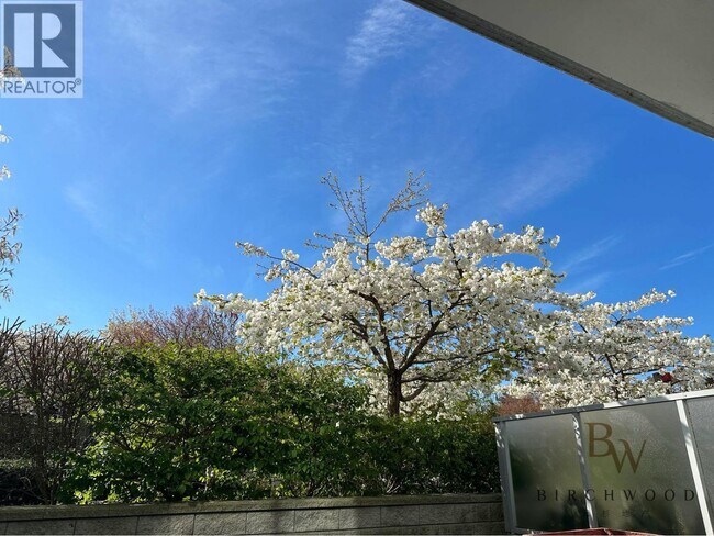 Photo du bâtiment - 8288 Granville Ave