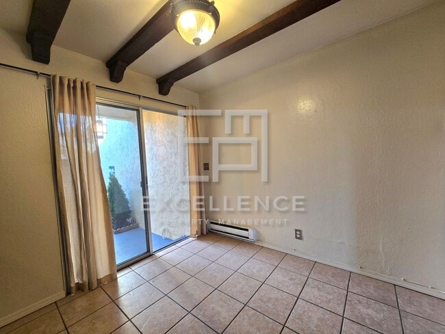 Foto del edificio - Spacious 2/2.5 Townhouse with 1 Car Garage...