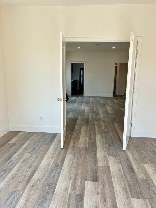Large Living Room Space filled with natural light, plenty of space to relax. Lrg closet for storage - 4043 1/2 W 21st St