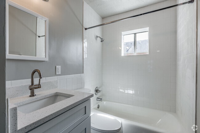 2BR, 1BA - 825SF Renovado - Blue Ridge Apartments