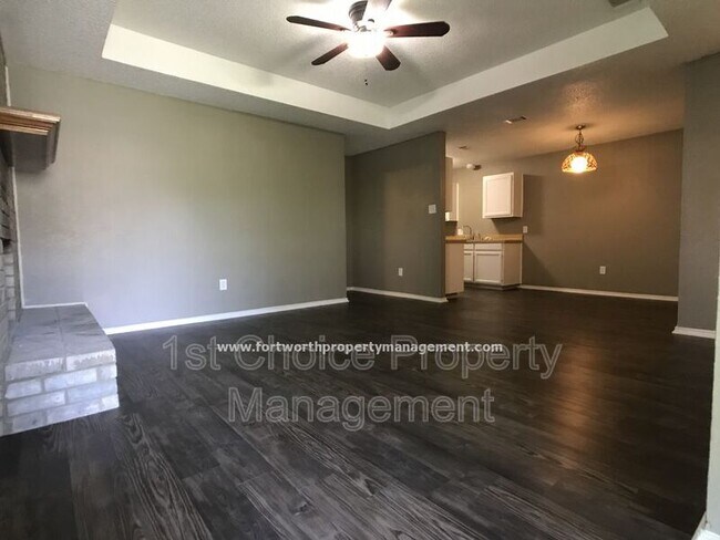 Foto del edificio - 7713 Jennifer Ln