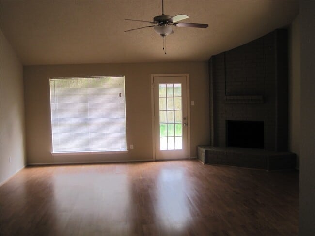 Building Photo - 6822 Harpers Dr