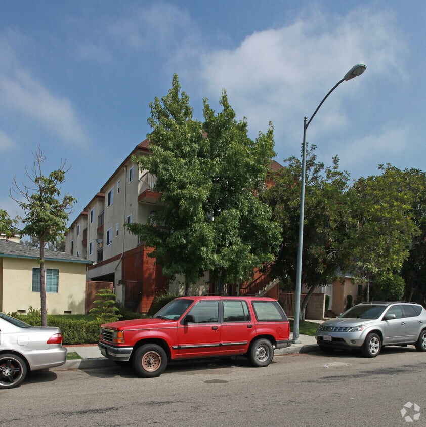 Building Photo - 1021 Justin Ave