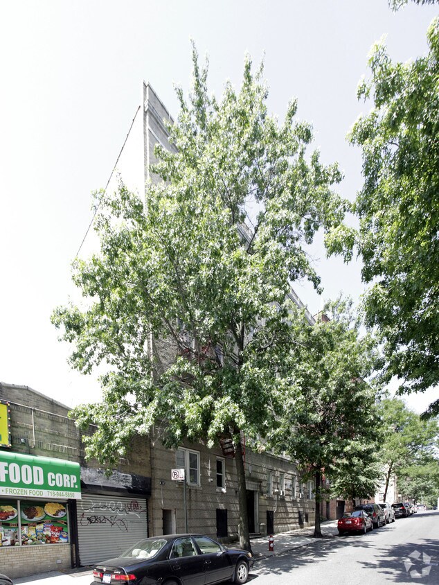 Foto del edificio - 376 E 205th St