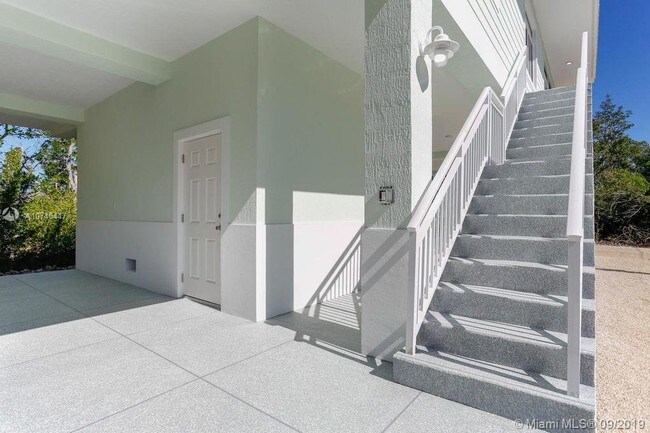 Building Photo - 48 Tarpon Ave