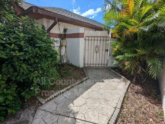 Building Photo - 10914 Landon Ln