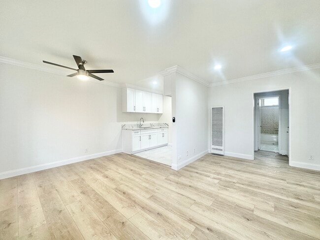 Building Photo - 20445 Saticoy St