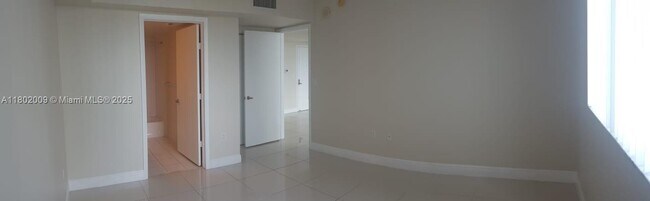 Foto del edificio - 1861 NW S River Dr