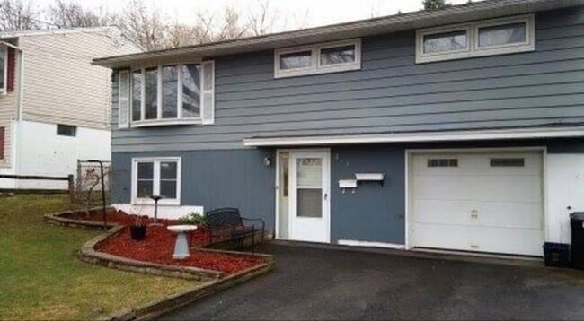 Building Photo - 313 Male Ave