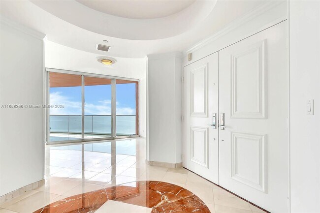 Foto del edificio - 300 South Pointe Dr