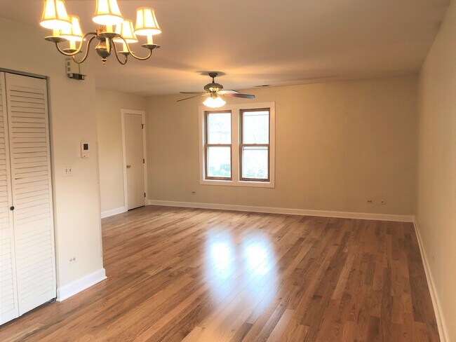 Living Room - 111 Des Plaines Ave