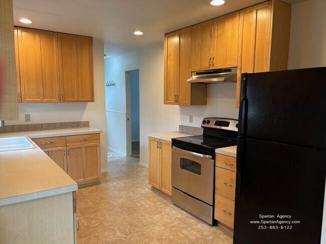 Building Photo - 1405 4th Ave NW