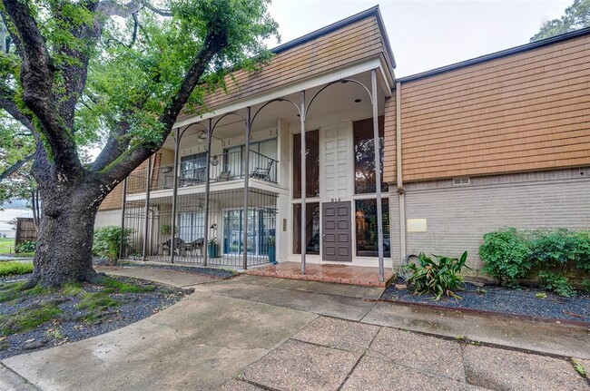 Building Photo - 815 Kipling St
