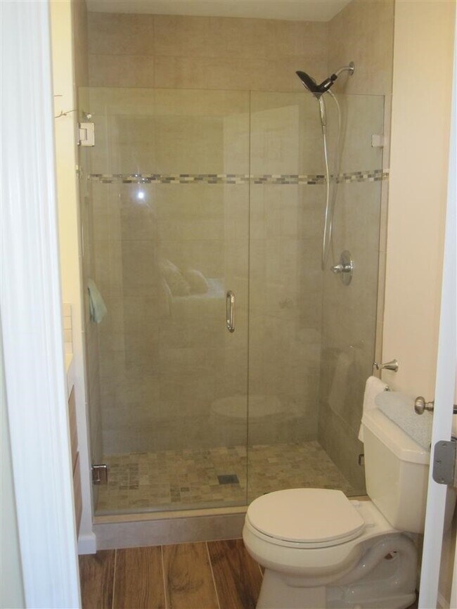 Building Photo - Lovely 3 bedroom home with an open floor plan