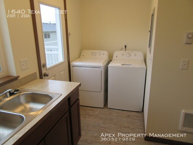 Building Photo - Central Bellingham - Eureka Townhomes