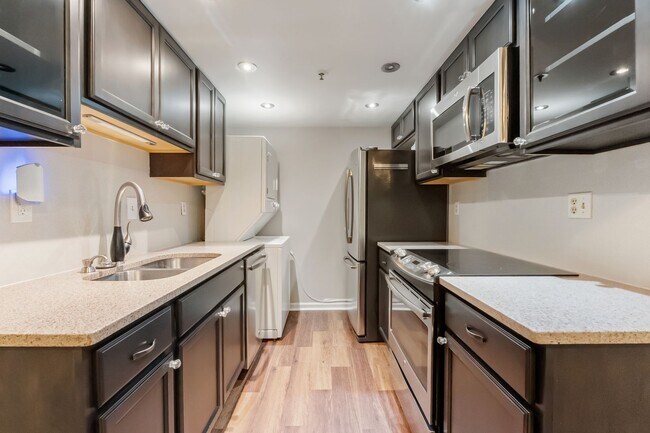 Foto del edificio - 5911 Edsall Rd