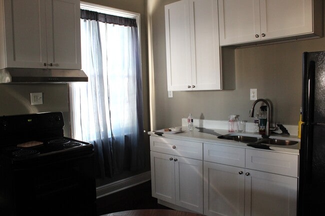 Kitchen - 1908 Esplanade Ave