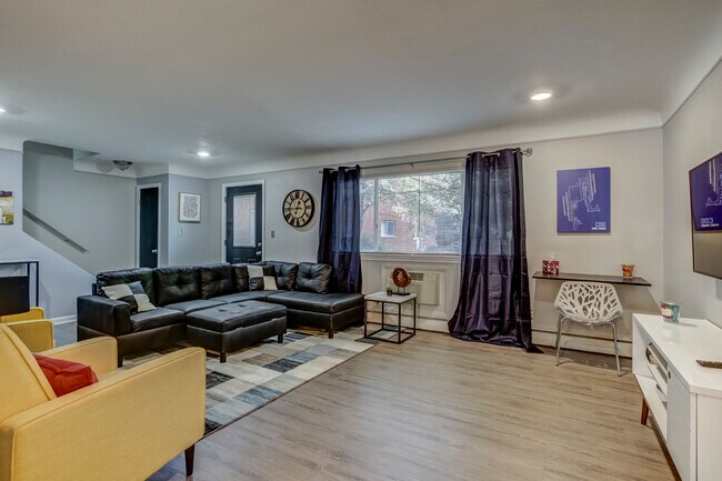 Foto del edificio - 629 W Maple Rd