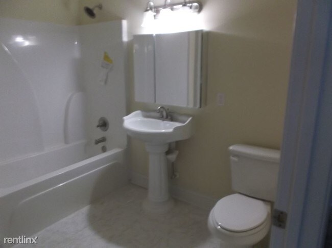 Building Photo - 2 br, 2 bath Apartment - 133 Alex St 3 Unit 3