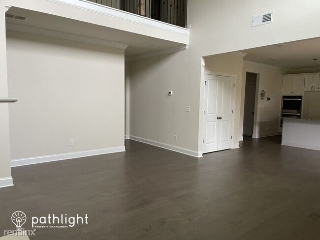 Foto del edificio - 4 br, 3.5 bath House - 1990 Woodmont Drive...