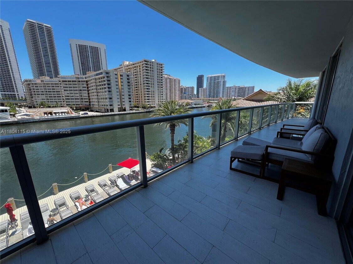 Foto principal - 2600 E Hallandale Beach Blvd