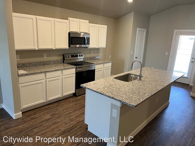 Building Photo - 3 br, 2 bath House - 412 E 31st Street