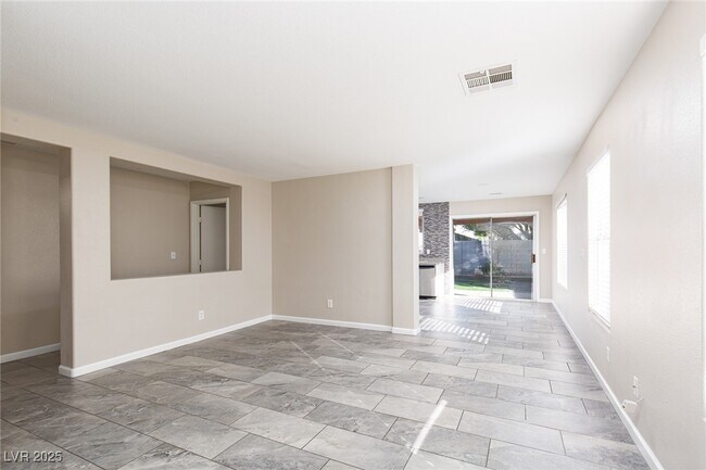 Building Photo - 8564 Shady Pines Dr