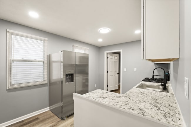 Photo - 2222 Duncan St House