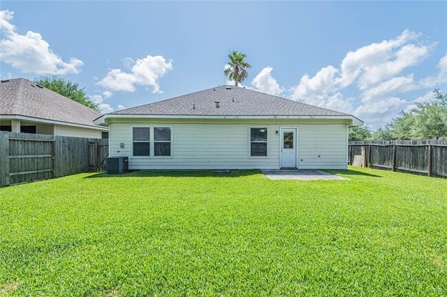 Building Photo - 6815 Ridgewood Ln