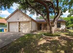 Building Photo - 2704 Crownspoint Dr