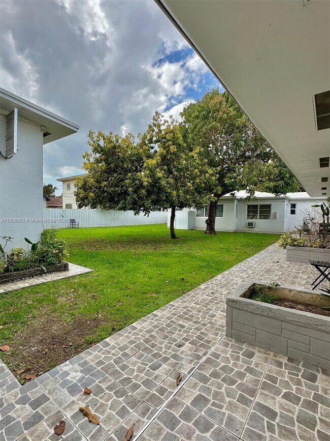 Building Photo - 62 NE 78th St
