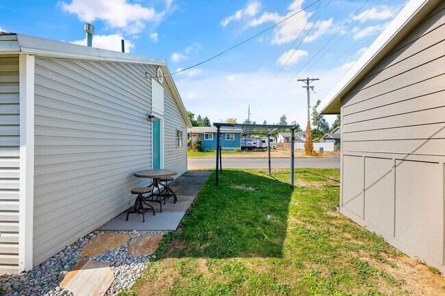 Foto del edificio - 1101 E Stiner Ave