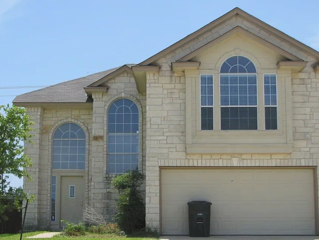 Foto principal - Two Story GEM!