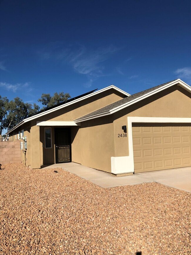 Foto del edificio - 2438 S Clovis Place-