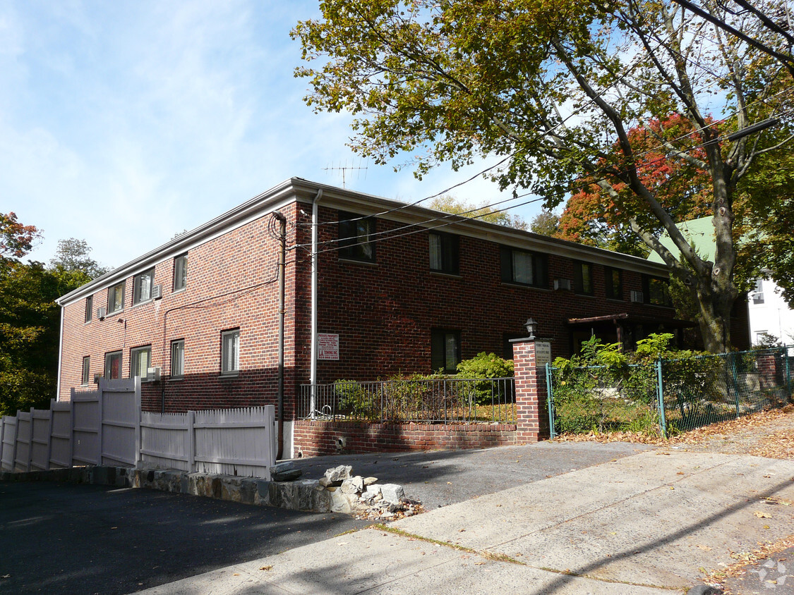 Primary Photo - Garden Apartments