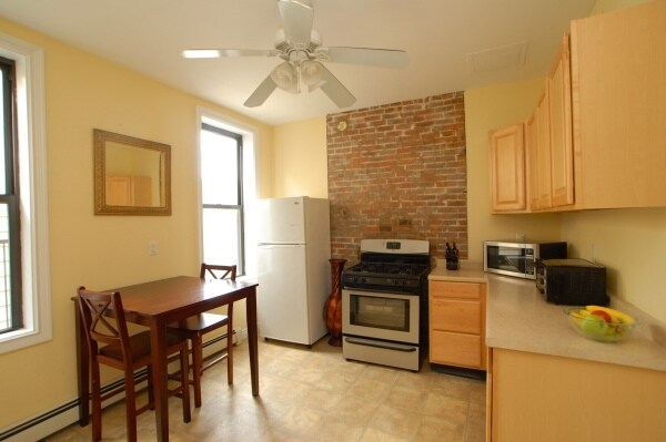 Building Photo - 331 Grand St