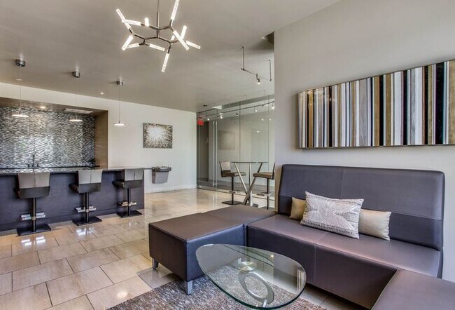 Building Photo - Put Netflix on and chill out in this 2 Bed...