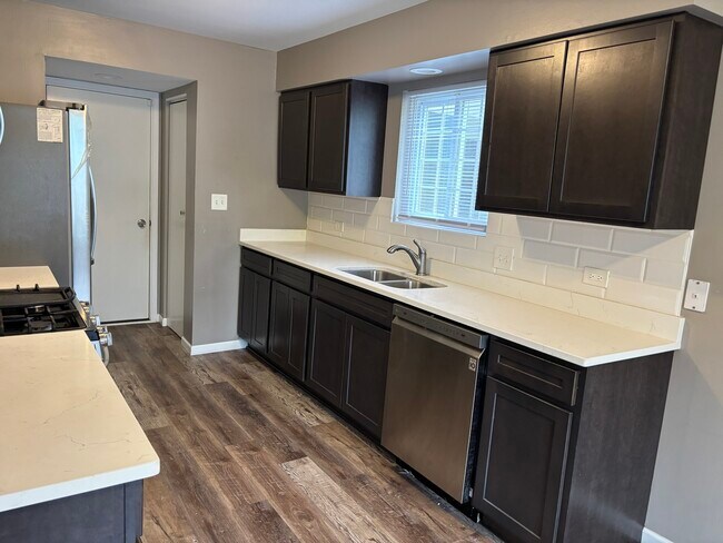 Foto del edificio - 501 Lowell Dr