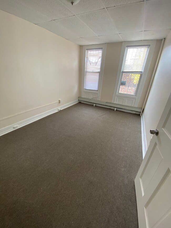 Building Photo - 206 Hale Ave