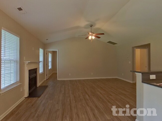 Foto del edificio - 6235 Leslie Drive