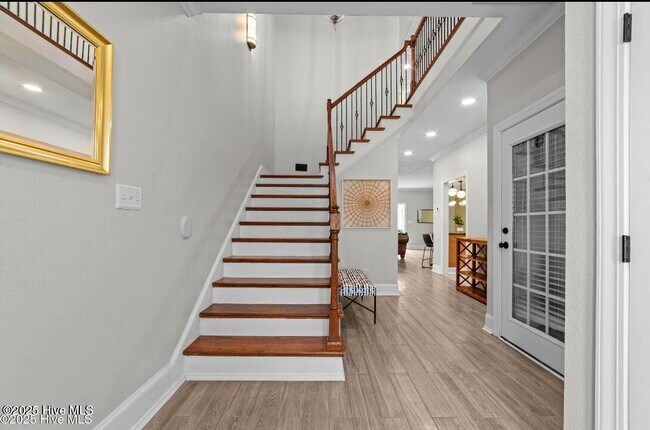 Foto del edificio - 1625 Brook Hollow Dr
