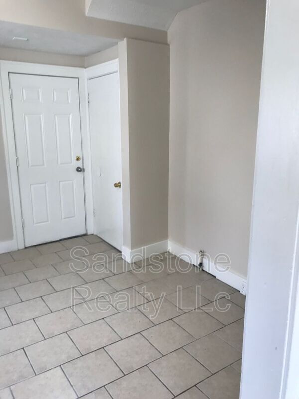 Foto del edificio - 1527 E 204th St