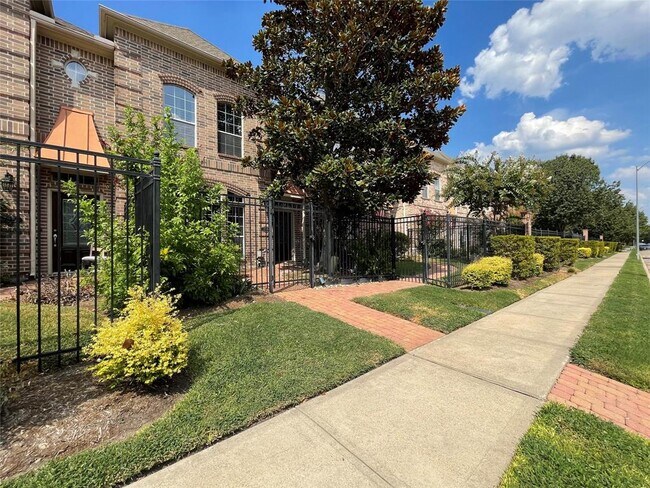 Foto del edificio - 13719 Brookbluff Ln