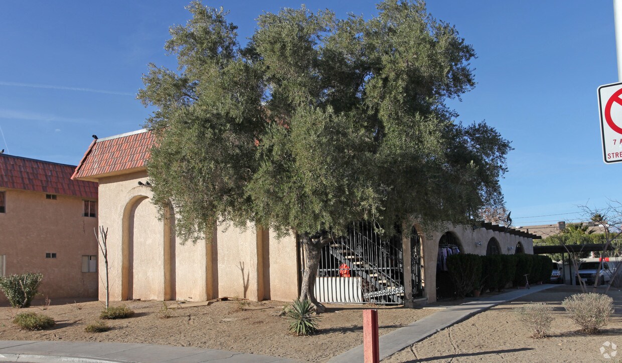 Primary Photo - Wildwood Manor