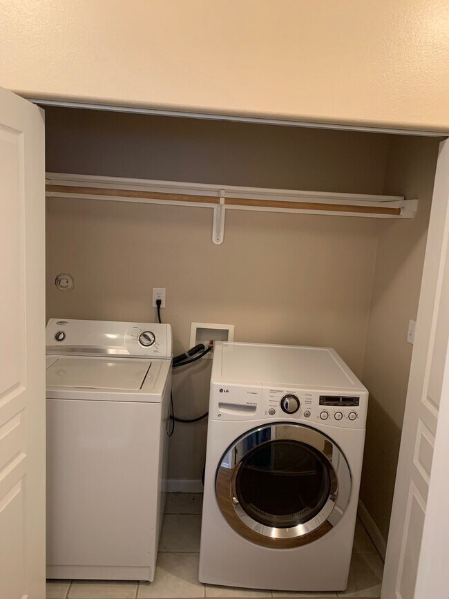 Foto del edificio - 17015 Coronado Street, Unit 1