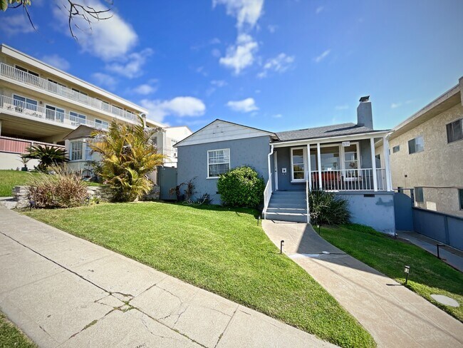 Building Photo - 526 Avenue A Ave